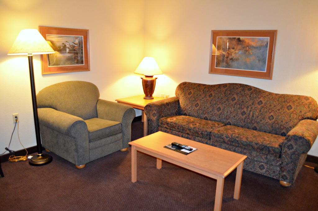 Fossil Creek Hotel & Suites Russell Room photo